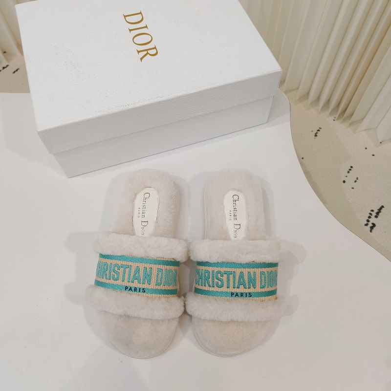 ch**an D*or slippers